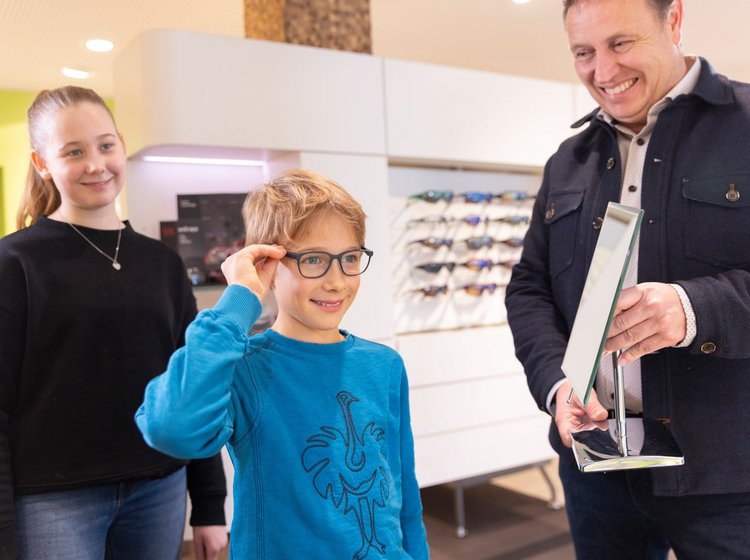 Brillenberatung für Kinder bei Empen Optik
